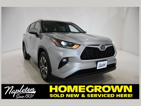 Used 2021 Toyota Highlander XLE image 1