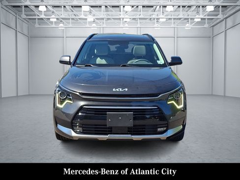 Used 2023 Kia Niro EX Touring FWD image 2