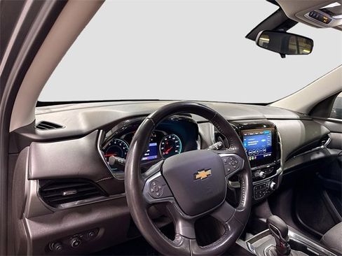 Used 2021 Chevrolet Traverse LT image 11
