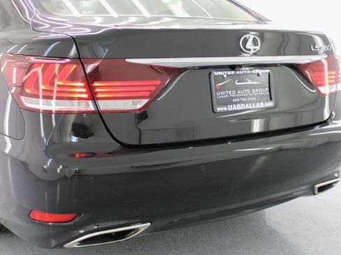 Used 2017 Lexus LS 460 w/ Comfort Package RWD image 24