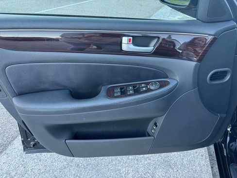 Used 2013 Hyundai Genesis 3.8 image 11