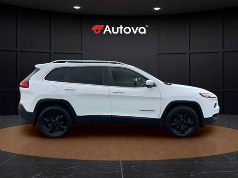Used 2018 Jeep Cherokee Limited AWD/4WD image 6