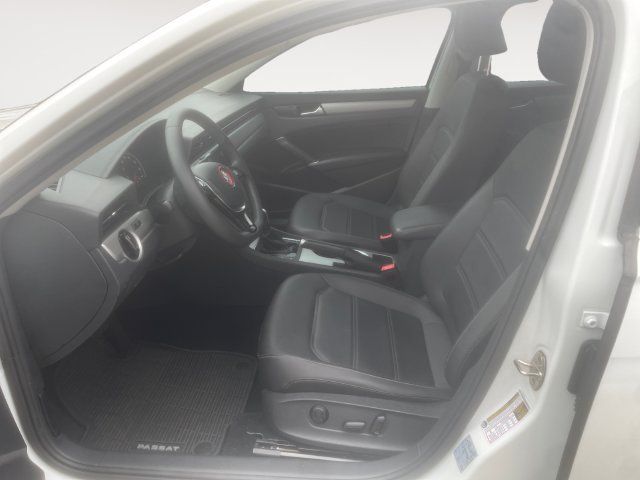 Used 2021 Volkswagen Passat 2.0T SE FWD image 9