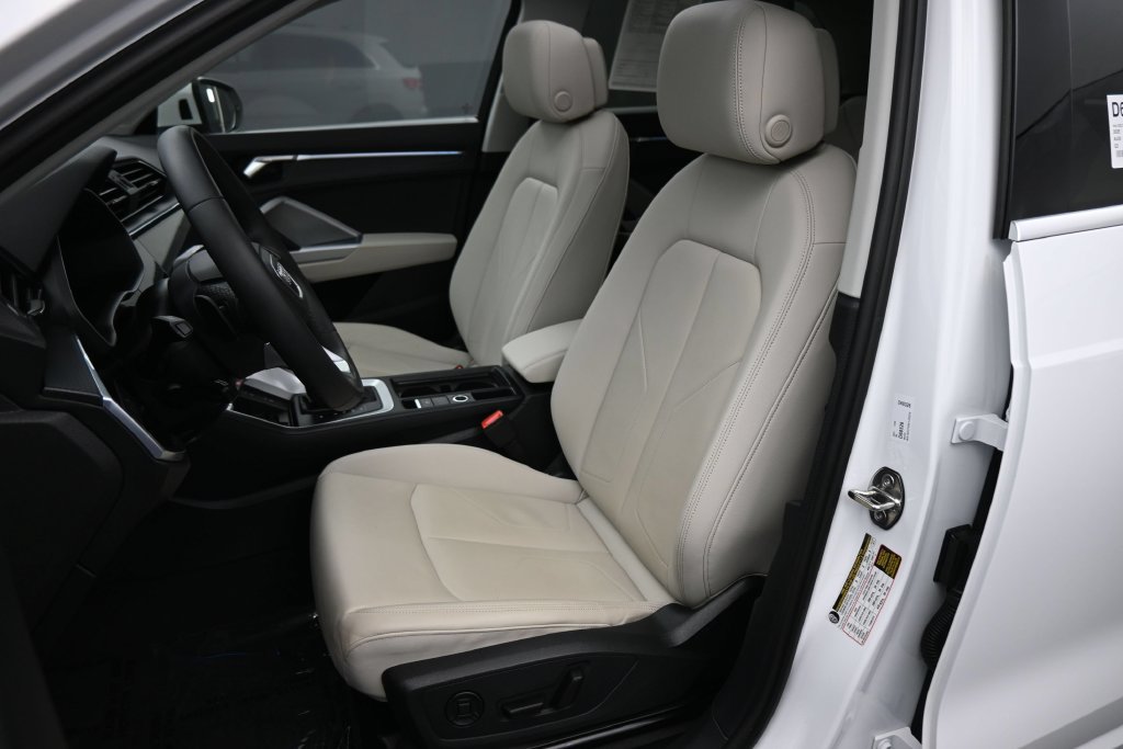 Used 2025 Audi Q3 2.0T Premium Plus w/ Premium Plus Package AWD/4WD image 15