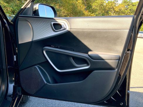 Used 2023 Kia Soul LX w/ LX Technology Package image 26