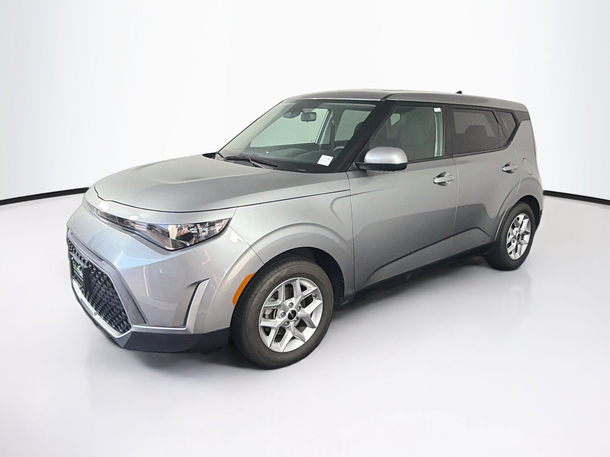 Used 2025 Kia Soul LX w/ LX Technology Package FWD image 3