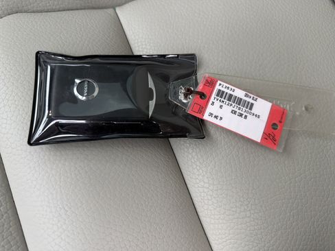 Certified 2025 Volvo XC90 B5 Core w/ Protection Package Premier AWD/4WD image 38