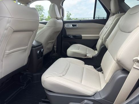 Used 2024 Ford Explorer Platinum w/ Technology Package AWD/4WD image 33