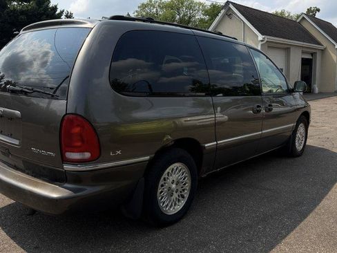 Used 1997 Chrysler Town & Country LX AWD/4WD image 4