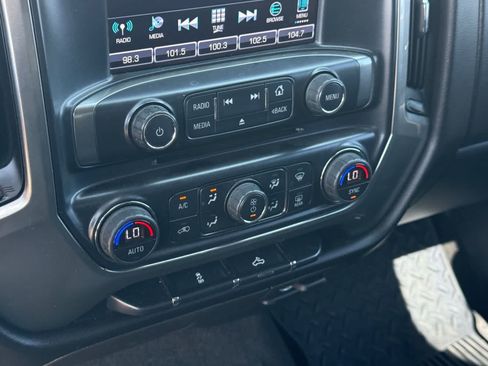 Used 2018 Chevrolet Silverado 1500 LT w/ LT Eassist Package AWD/4WD image 18