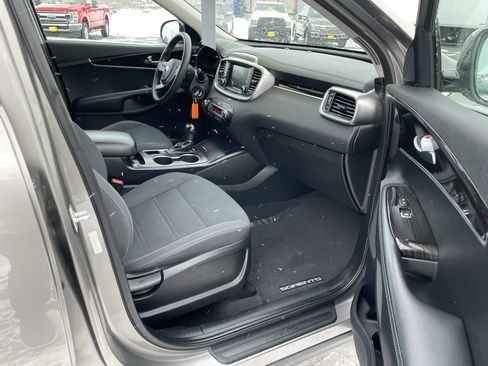 Used 2019 Kia Sorento LX image 28