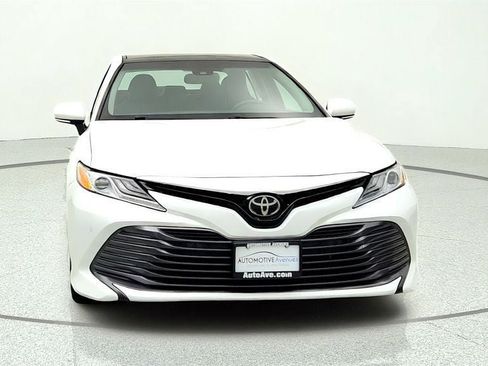 Used 2018 Toyota Camry XLE FWD image 2