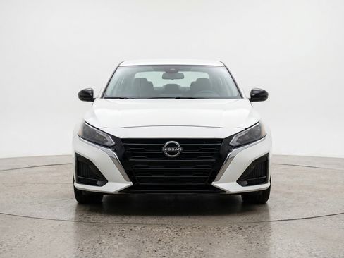 Used 2025 Nissan Altima 2.5 SV FWD image 2