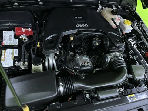 Used 2020 Jeep Wrangler Unlimited Sport AWD/4WD image 29