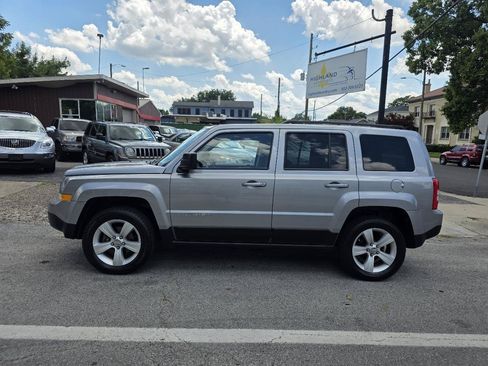 Used 2017 Jeep Patriot Latitude AWD/4WD image 3