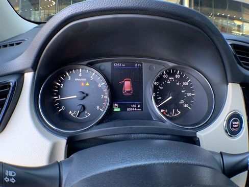 Used 2018 Nissan Rogue SL w/ Premium Package image 15