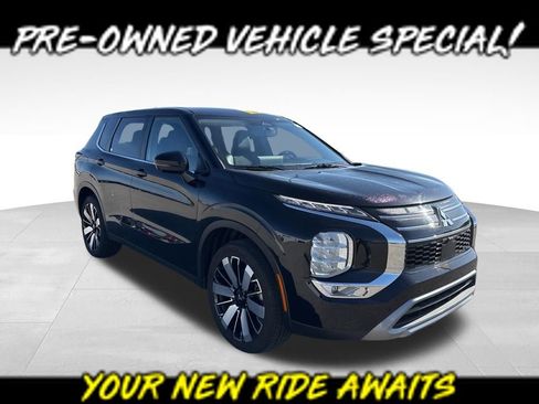 Used 2025 Mitsubishi Outlander SE FWD image 1