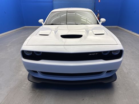 Used 2016 Dodge Challenger SRT Hellcat RWD image 3