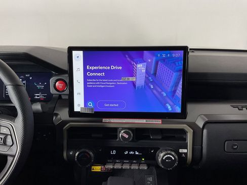 Used 2025 Toyota Tacoma 4x4 Double Cab image 13