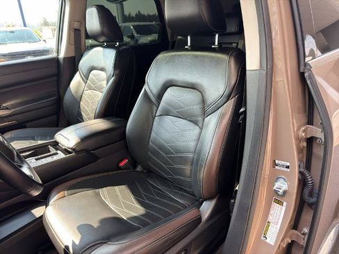 Used 2023 Nissan Pathfinder Platinum w/ Cargo Package FWD image 19