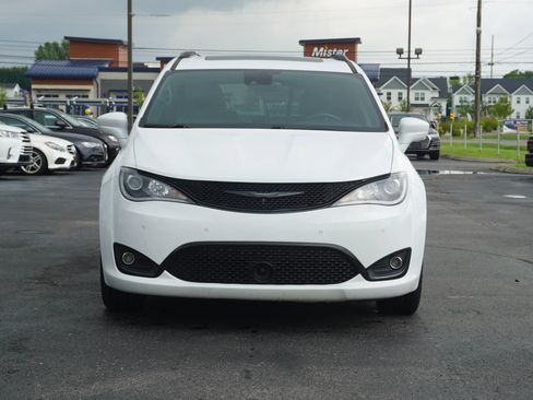 Used 2019 Chrysler Pacifica Touring-L Plus FWD image 2
