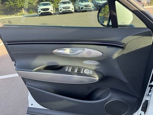 Used 2026 Genesis GV70 2.5T Select image 13