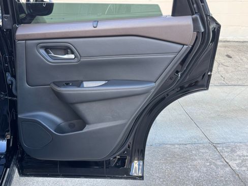 Used 2023 Nissan Rogue SV w/ SV Premium B Package FWD image 39