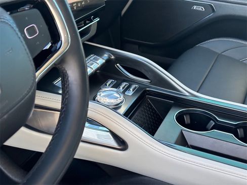 Used 2024 Lincoln Nautilus Premier w/ Equipment Group 102A image 11