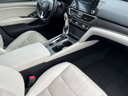 Used 2018 Honda Accord Touring image 15