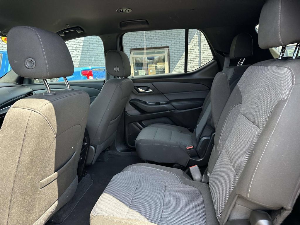 Used 2023 Chevrolet Traverse LT FWD image 8