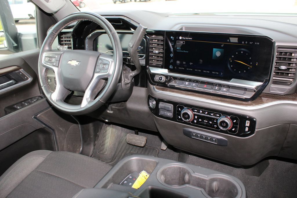 Used 2025 Chevrolet Silverado 3500 LT w/ Convenience Package AWD/4WD image 9