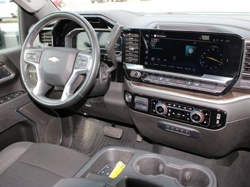 Used 2025 Chevrolet Silverado 3500 LT w/ Convenience Package AWD/4WD image 9