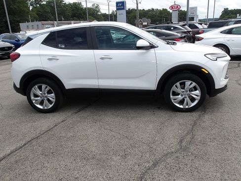 Used 2024 Buick Encore GX Preferred w/ Comfort Package AWD/4WD image 9