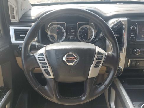 Used 2018 Nissan Titan SL image 11