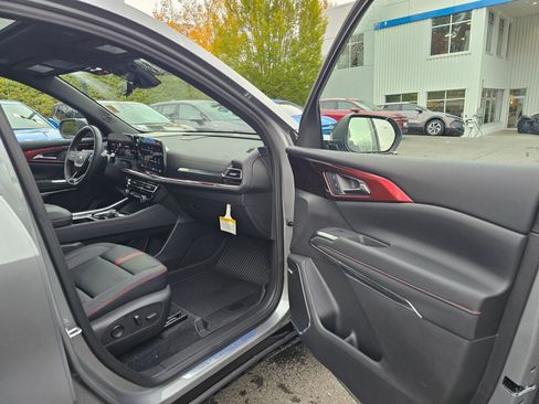 New 2026 Chevrolet Traverse RS w/ LPO, Floor Liner Package image 30