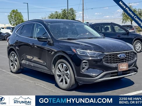 Used 2025 Ford Escape Platinum AWD/4WD image 1