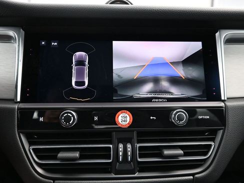 Used 2025 Porsche Macan S image 12