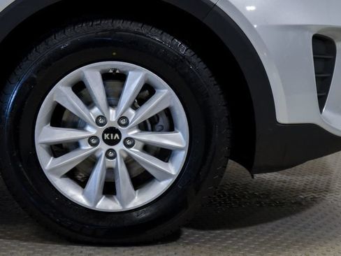 Used 2019 Kia Sorento FWD image 22
