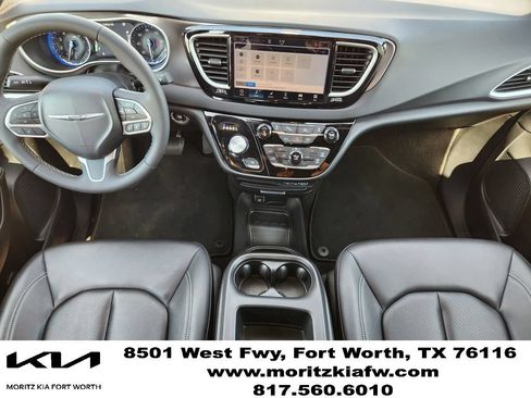 Used 2025 Chrysler Pacifica Select FWD image 24