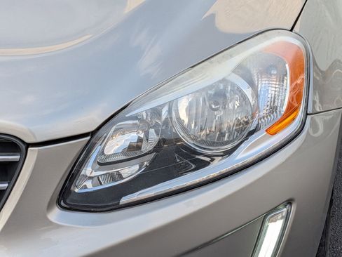 Used 2016 Volvo XC60 T5 Premier w/ Proximity Package image 6