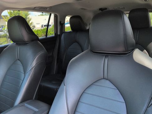 Used 2021 Toyota Highlander XLE FWD image 8