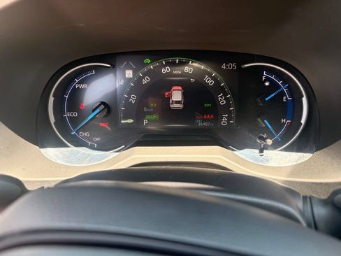 Used 2025 Toyota RAV4 XLE AWD/4WD image 11