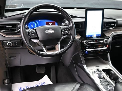 Used 2021 Ford Explorer Platinum w/ Premium Technology Package AWD/4WD image 30