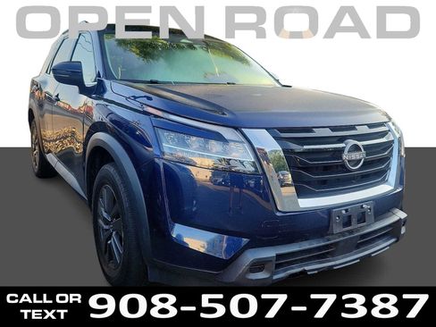 Used 2022 Nissan Pathfinder SV AWD/4WD image 1