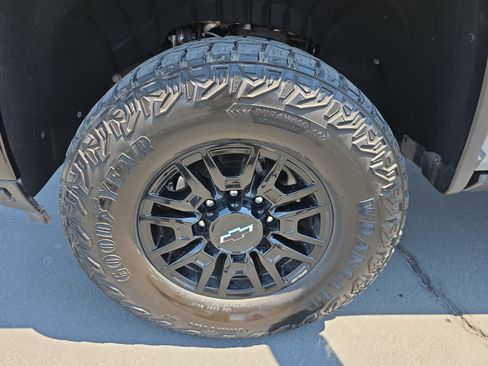 Used 2024 Chevrolet Silverado 2500 ZR2 w/ Technology Package AWD/4WD image 32