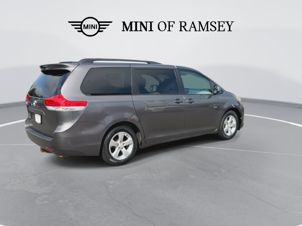 Used 2012 Toyota Sienna LE FWD image 8