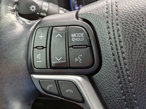 Used 2018 Toyota Highlander XLE FWD image 25