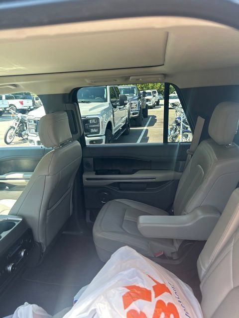 Used 2019 Ford Expedition Limited w/ Equipment Group 302A RWD image 7
