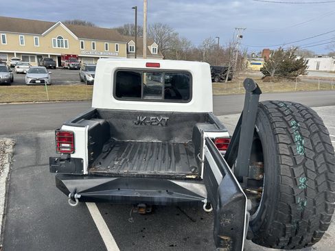 Used 2013 Jeep Wrangler Unlimited Sport image 13