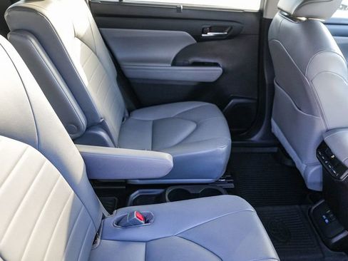 Used 2022 Toyota Highlander XLE image 20